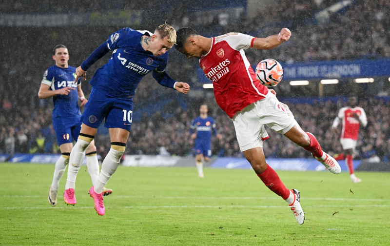 arsenal-thoi-thop-suyt-mat-chuoi-tran-bat-bai-tren-san-stamford-bridge