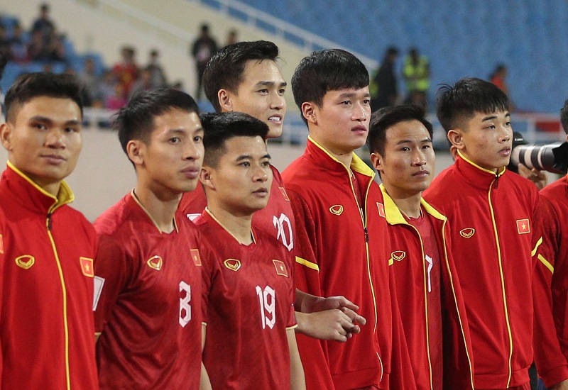 chuyen-gia-duy-thai-hoang-duc-trinh-dau-ma-doi-sang-tay-ban-nha-choi-bong-da-v-league-thi-chang-an-ai-sang-do-nhu-thang-xuat-khau-lao-dong-a