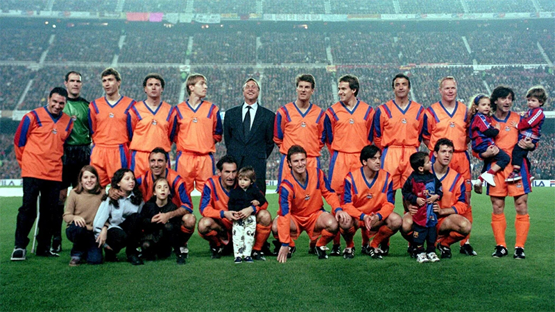 johan-cruyff-cung-dream-team-barca-thap-nien-90